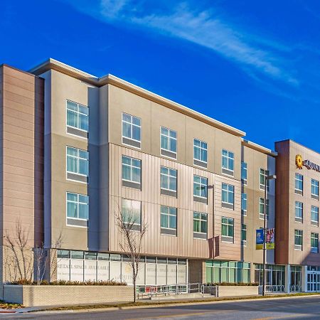 La Quinta Inn & Suites By Wyndham Kansas City Beacon Hill מראה חיצוני תמונה