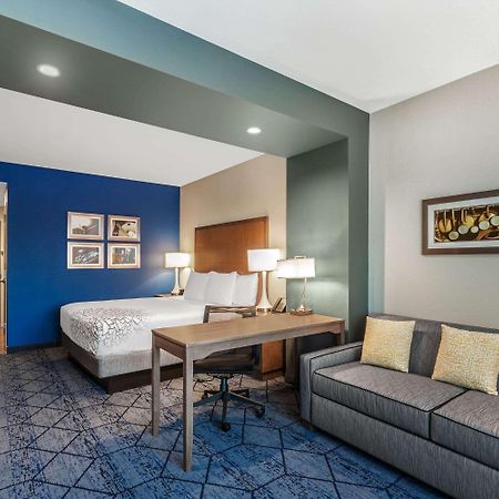 La Quinta Inn & Suites By Wyndham Kansas City Beacon Hill מראה חיצוני תמונה